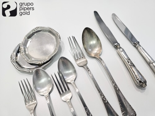 Compro plata en Fuengirola, pesaje en gramo de plata en una báscula